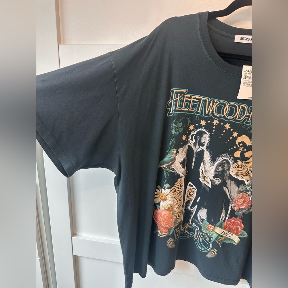 NWT Daydreamer Fleetwood Mac Rumours Graphic Tee Vintage Black T-Shirt One Size - Picture 7 of 15
